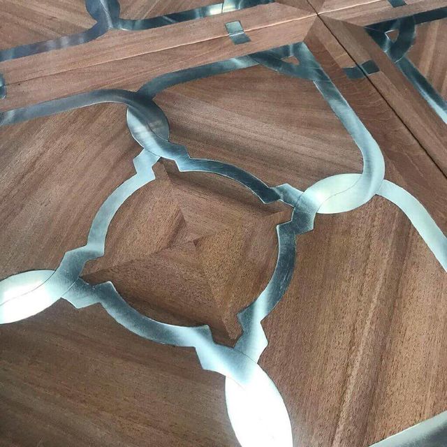 Паркет с металлом