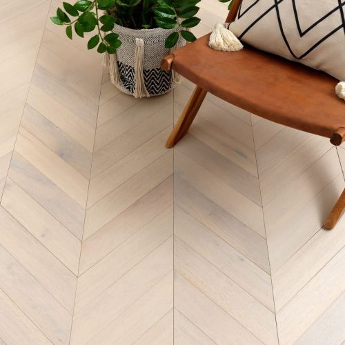 Инженерная доска Французская ёлка Дуб Кашемир в интерьере